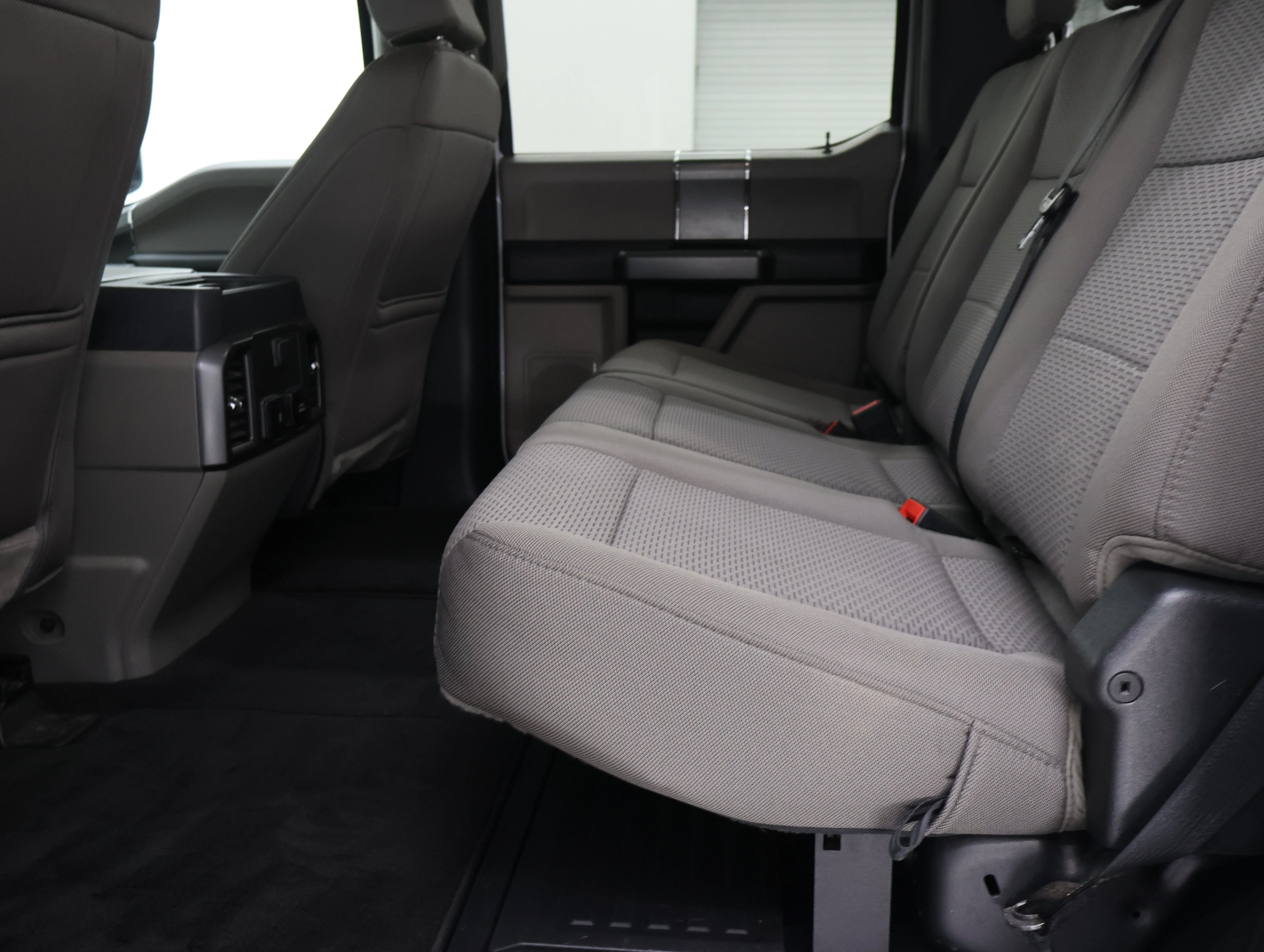 Used 2022 Oxford White Ford XLT image 34