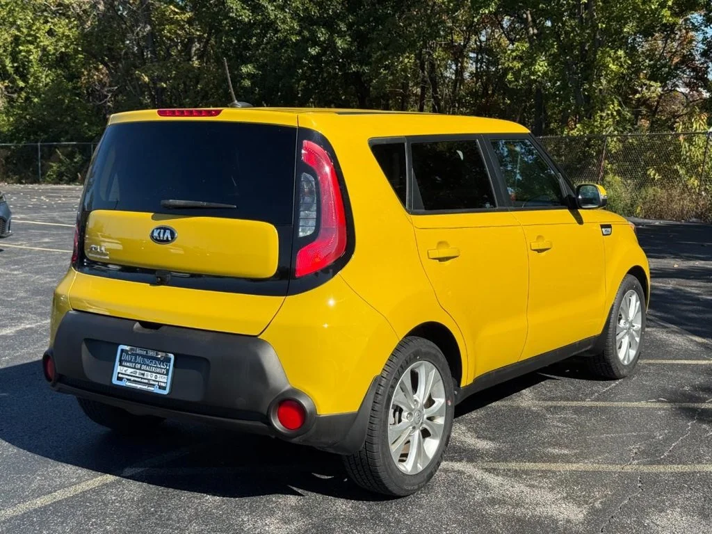 Used 2014 Yellow Kia Plus image 4