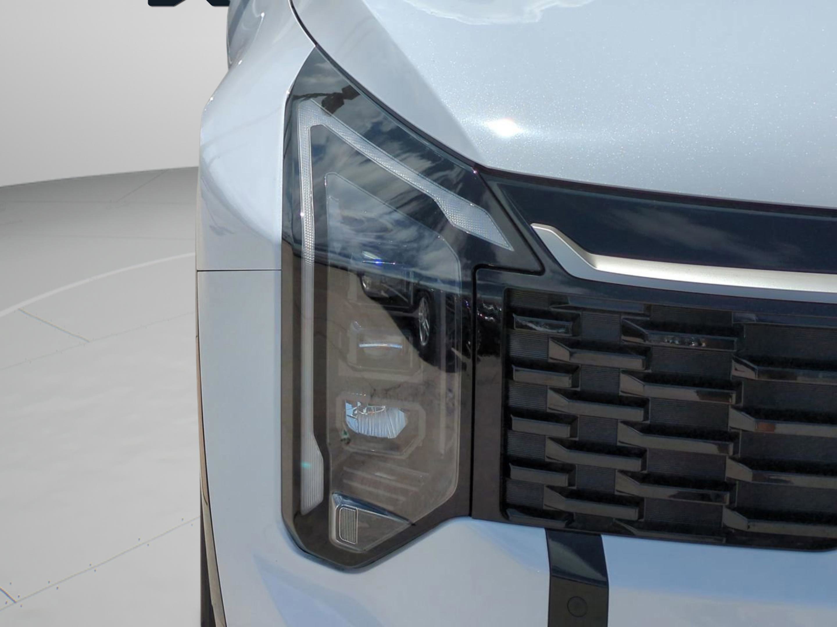 New 2026 Glacial White Pearl Kia SX image 51