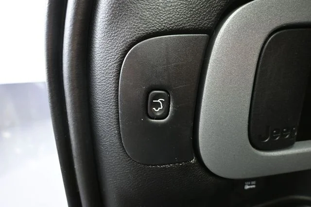 Used 2016 Gray Jeep Latitude image 37