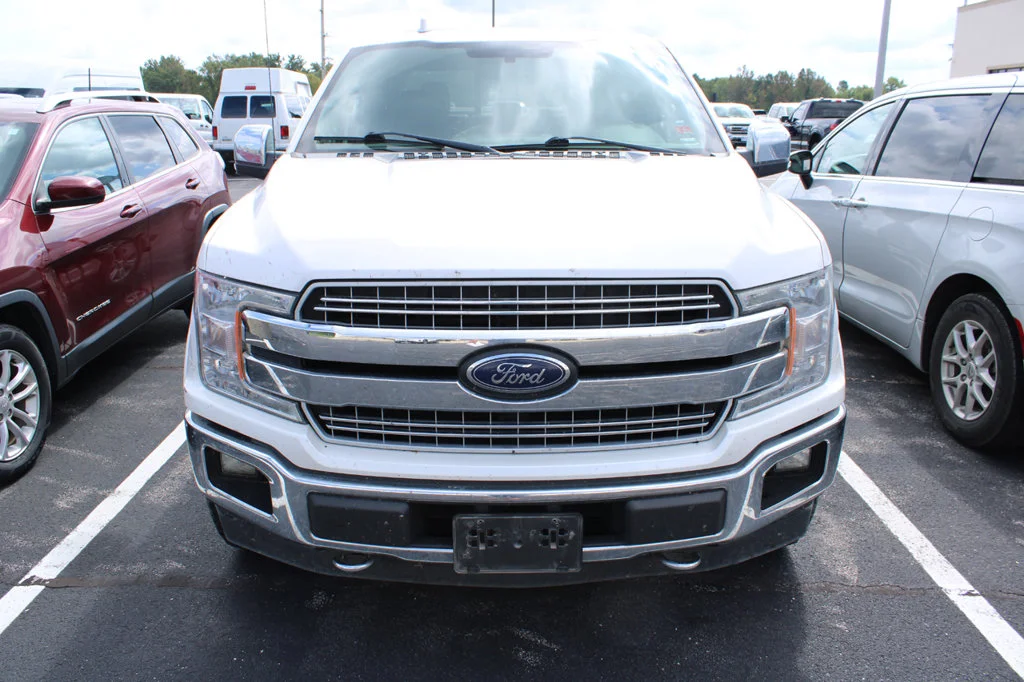 Used 2018 White Platinum Clearcoat Metallic Ford Lariat image 2