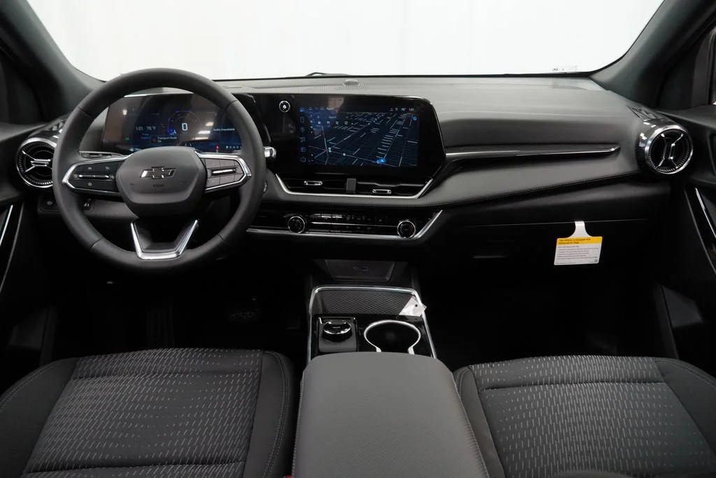 2027 Chevrolet Equinox LT - Photo 8