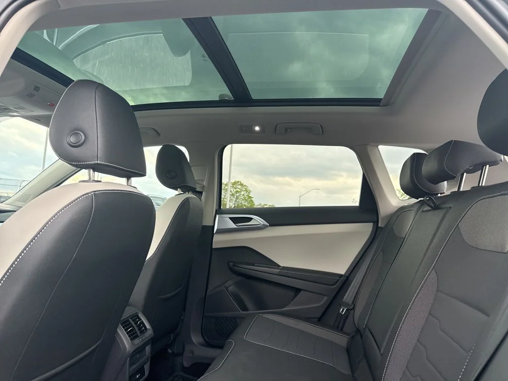 2025 Volkswagen Taos SE - Photo 37