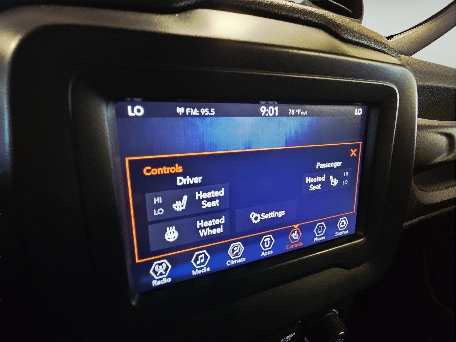 Used 2020 Sting-Gray Clearcoat Jeep Latitude image 22