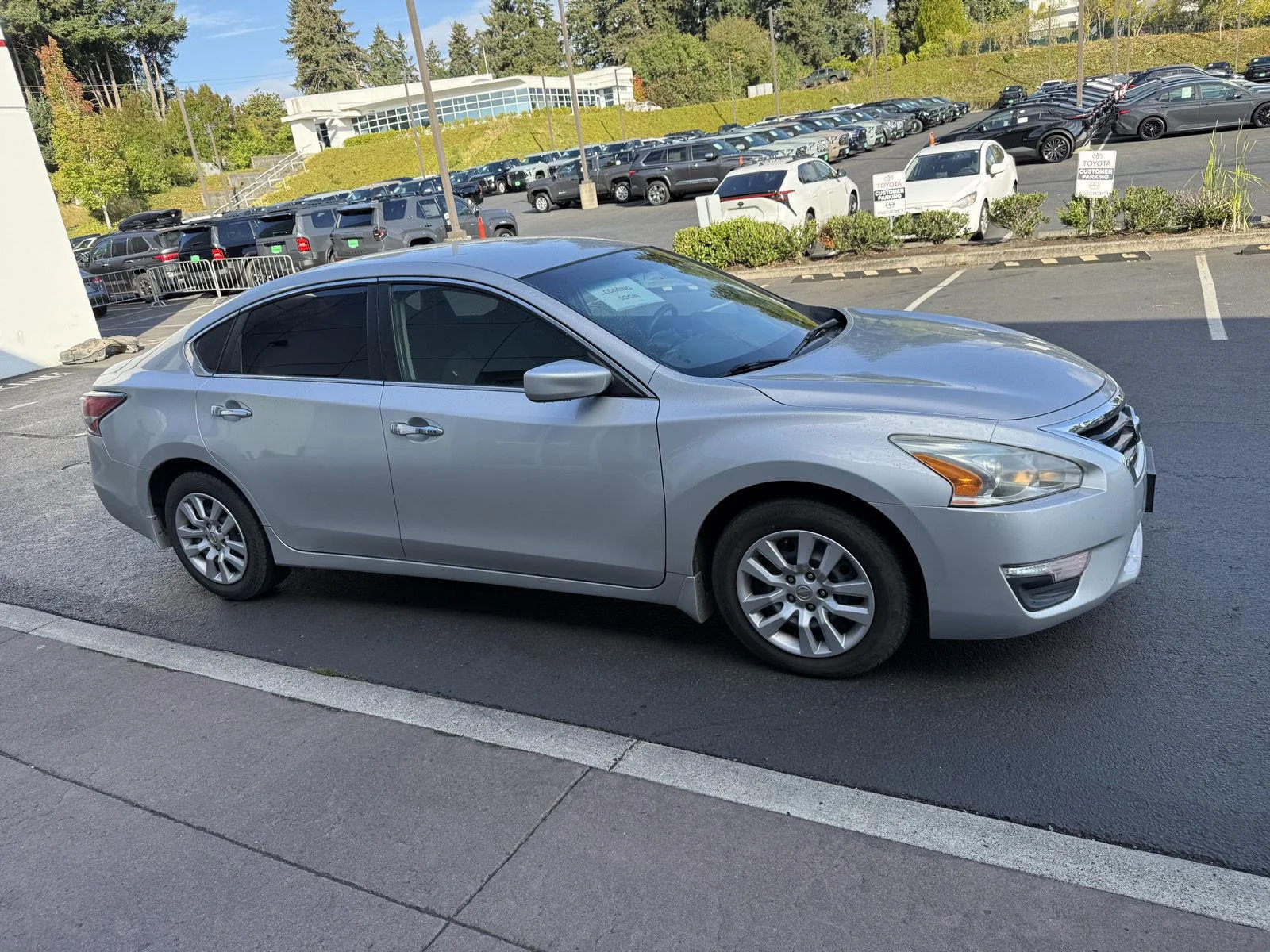 Used 2014 Brilliant Silver Metallic Nissan 2.5 S image 6