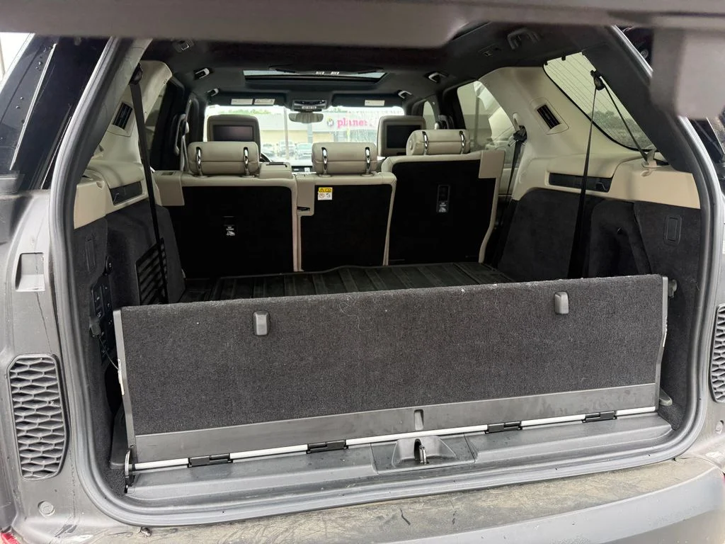 Used 2018 Black Land Rover HSE image 24