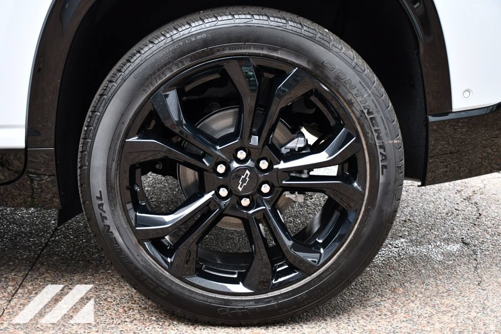 New 2027 Polar White Tricoat Chevrolet RS image 33