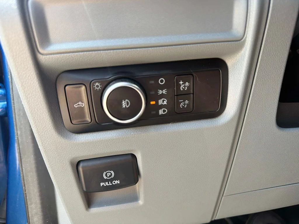 Used 2023 Atlas Blue Metallic Ford XL image 31