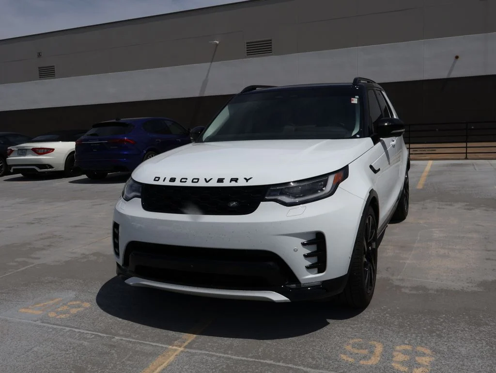 2025 Land Rover Discovery P300 Dynamic SE's photo