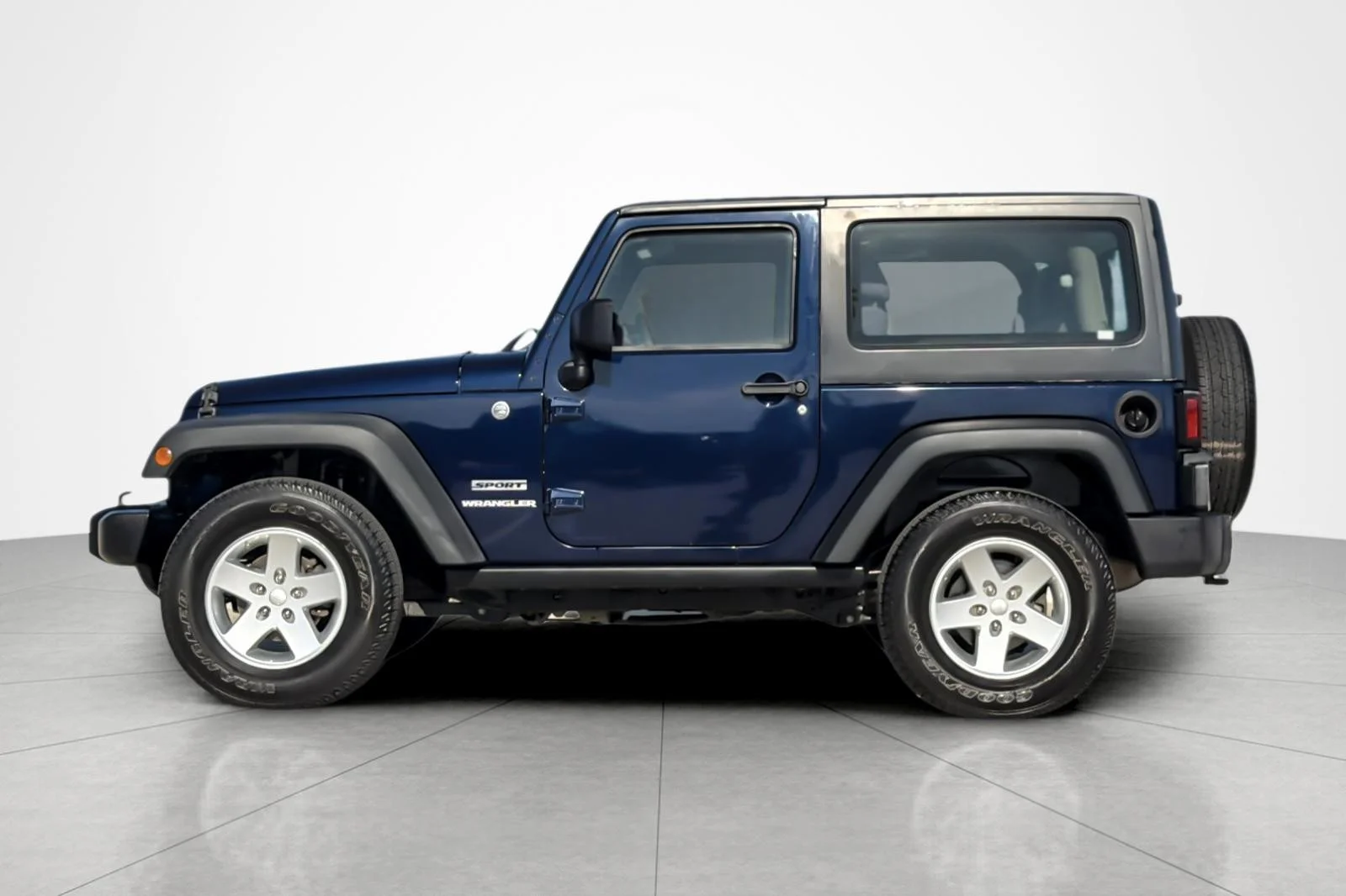 Used 2013 TRUE BLUE PEARLCOAT Jeep Sport image 2