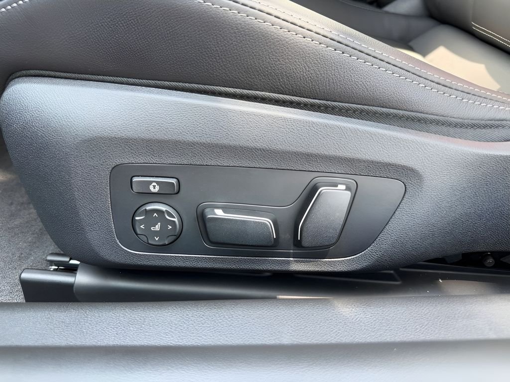New 2026 Black Sapphire Metallic BMW Base image 13