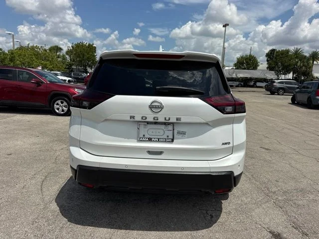 Used 2025 White Nissan SV image 4