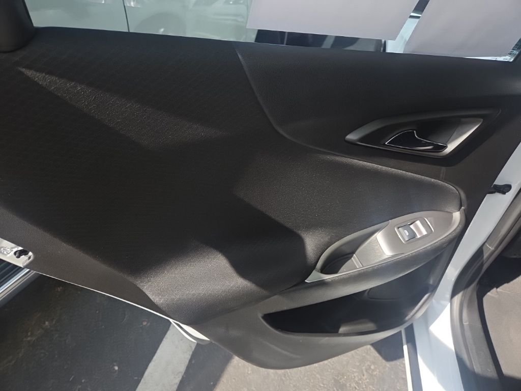 Used 2025 White Chevrolet LT image 9