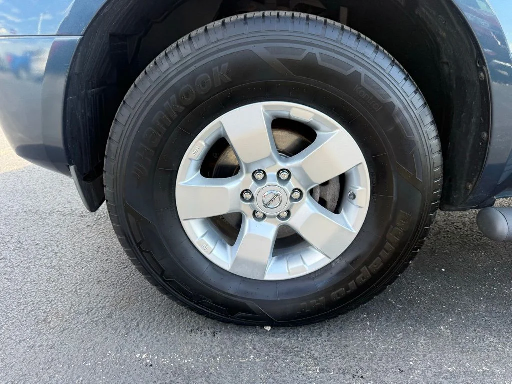 Used 2013 Blue Nissan SV image 12
