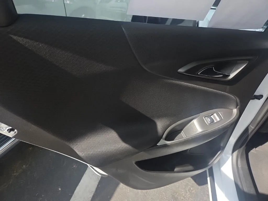 Used 2025 White Chevrolet LT image 9