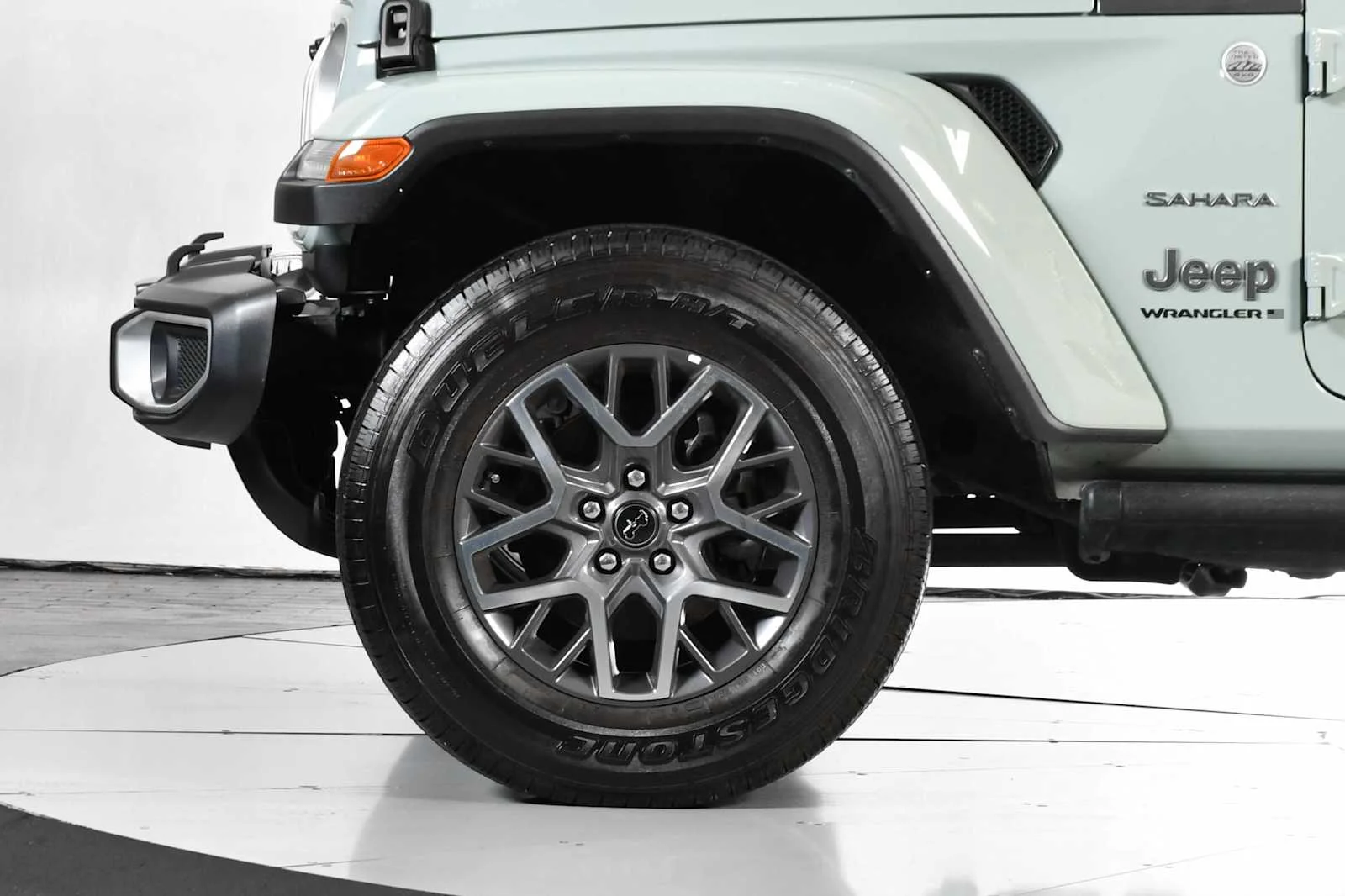 Used 2024 Earl Clearcoat Jeep Sahara image 11