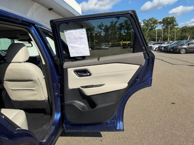 Used 2021 Blue Nissan SL image 36