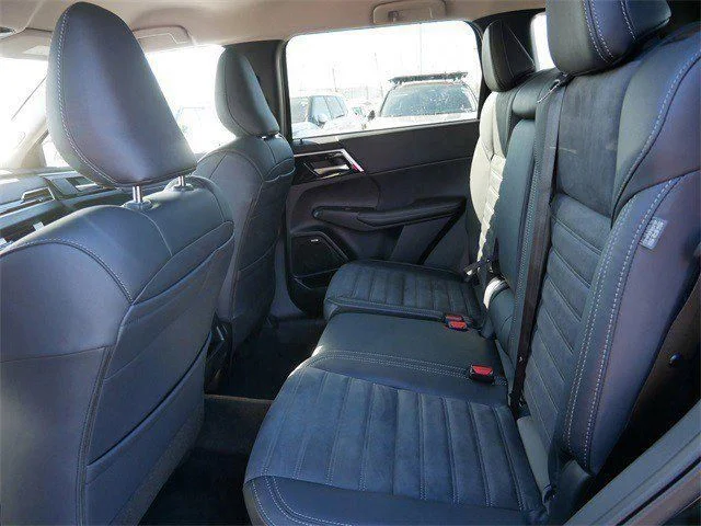New 2026 Black Diamond Mitsubishi SE image 5