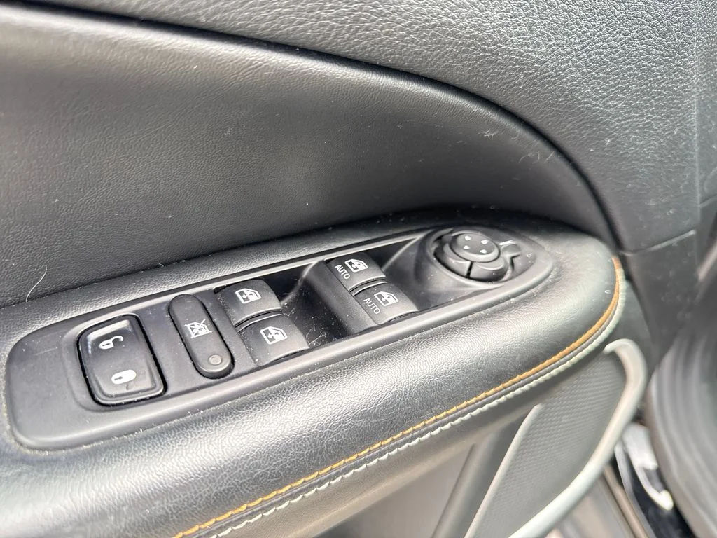 Used 2020 Black Jeep Latitude image 14