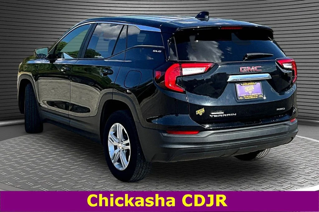 Used 2022 Black GMC SLE image 4