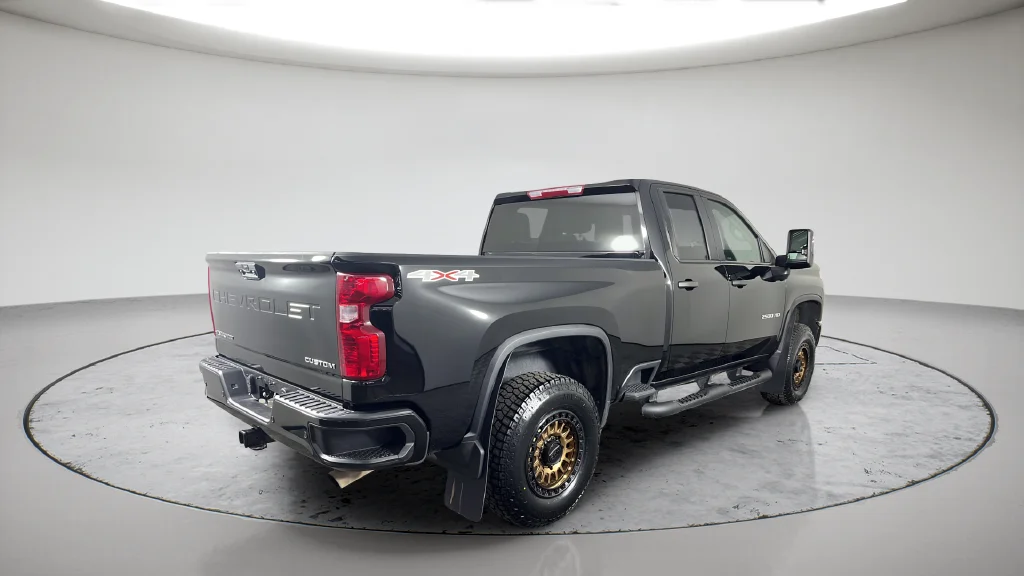 Used 2025 Black Chevrolet Custom image 8