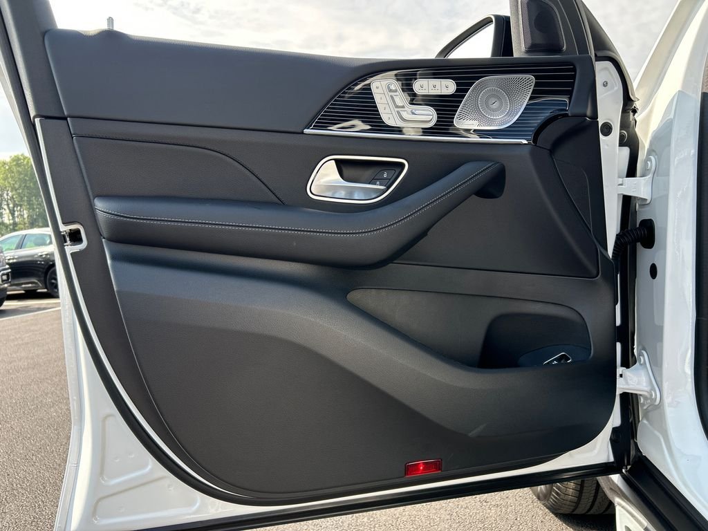 New 2026 Polar White Mercedes-Benz GLS 450 image 10
