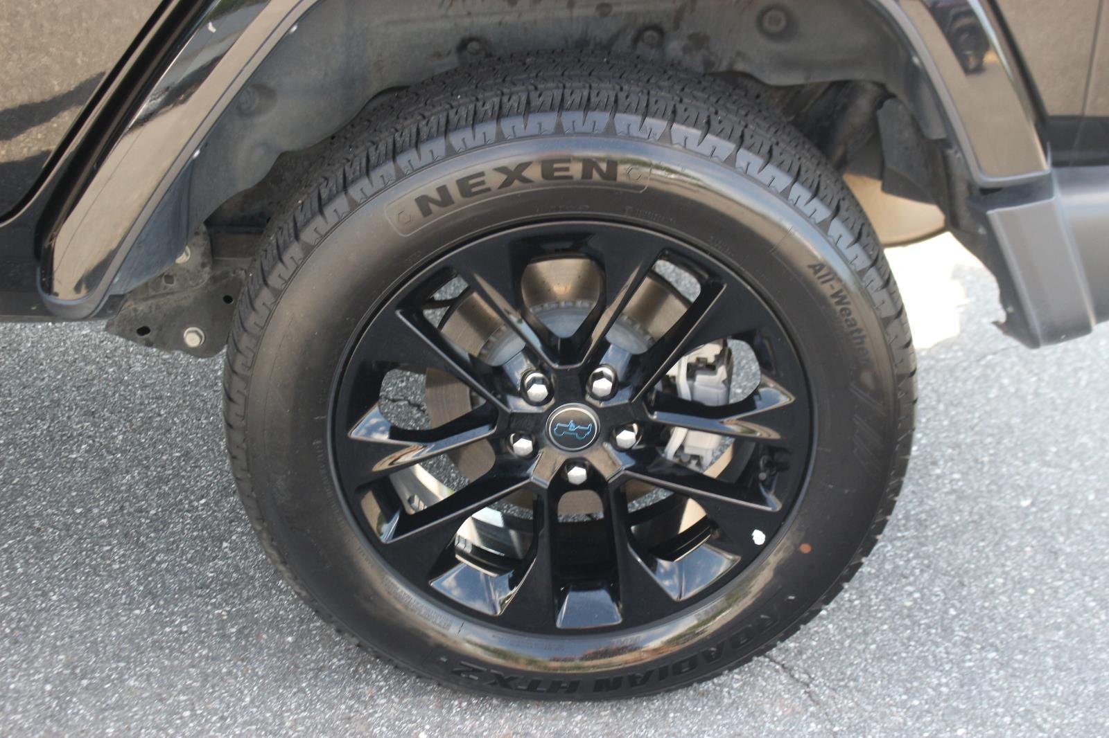 Used 2024  Jeep Sahara image 37