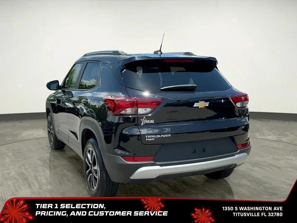 Used 2025 Mosaic Black Metallic Chevrolet LT image 5