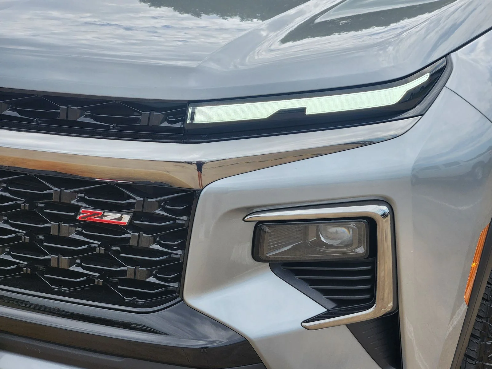 Used 2025 Gray Chevrolet Z71 image 7