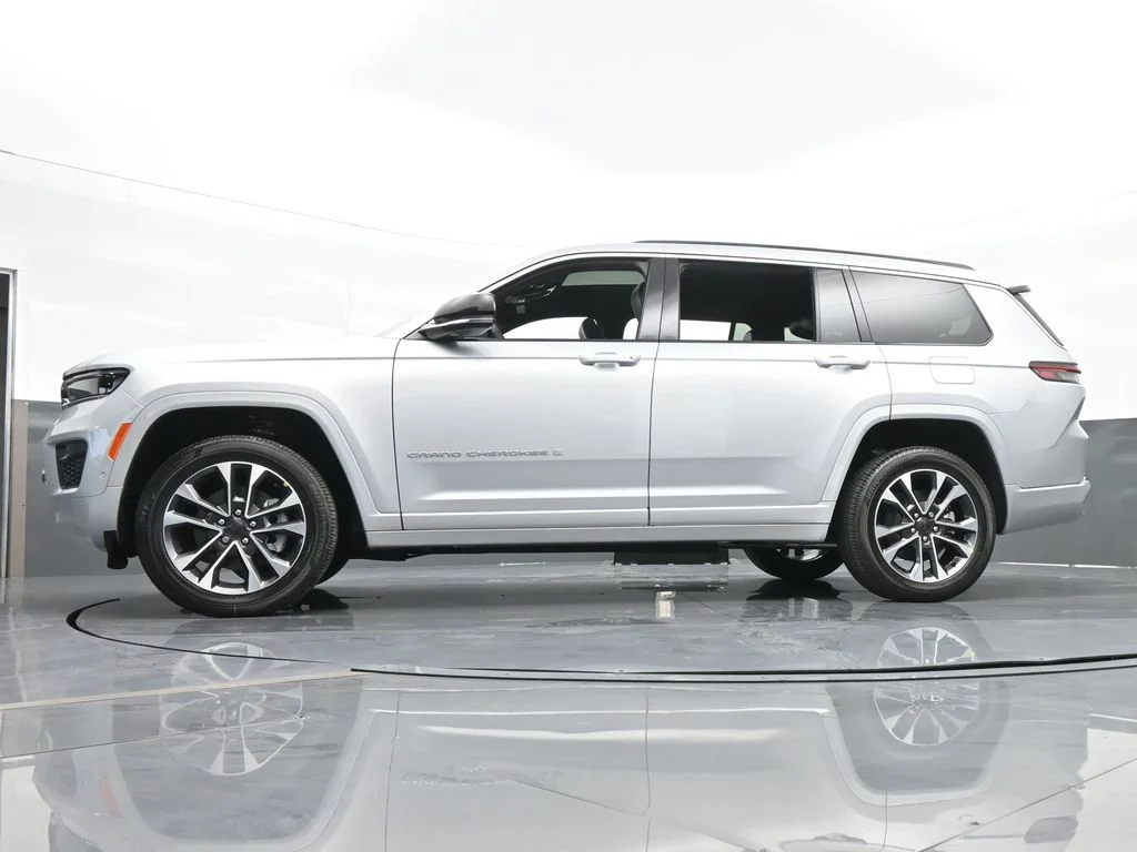 Used 2024 Silver Zynith Jeep Overland image 50