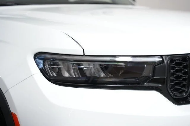 New 2025 Bright White Clear-Coat Exterior Paint Jeep Altitude X image 51