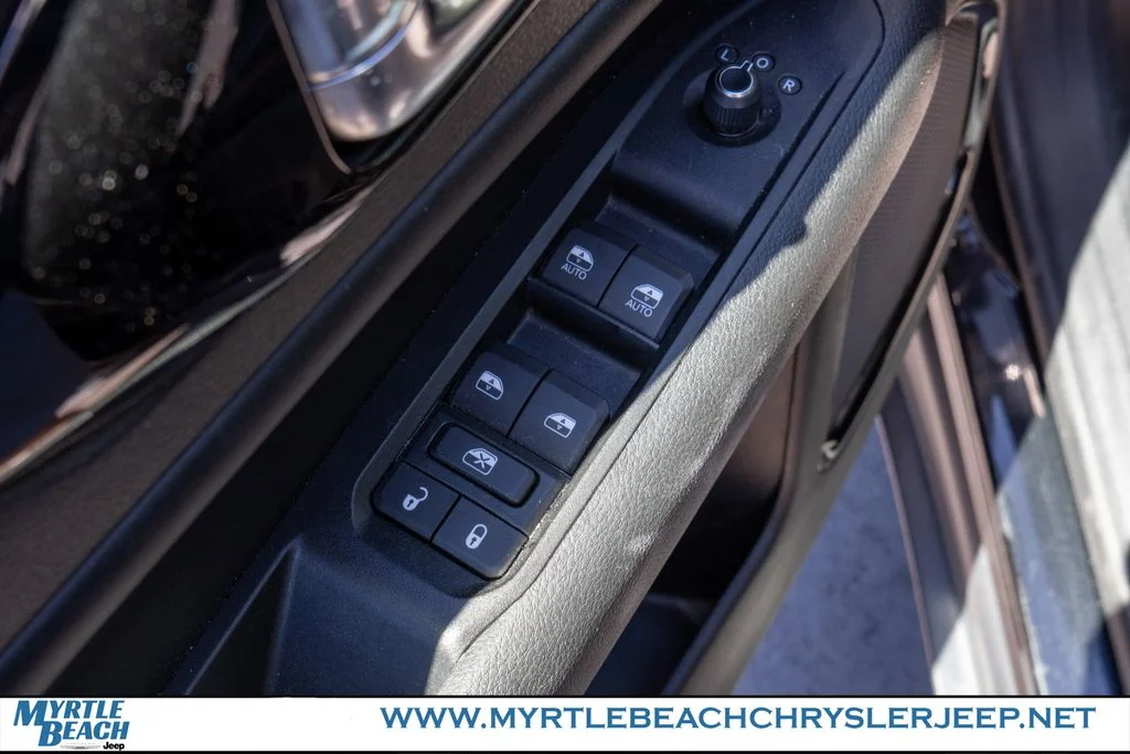 Certified Used 2022 Diamond Black Jeep Trailhawk image 16