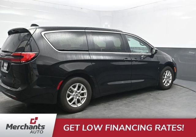 Used 2025 Black Chrysler Select image 8