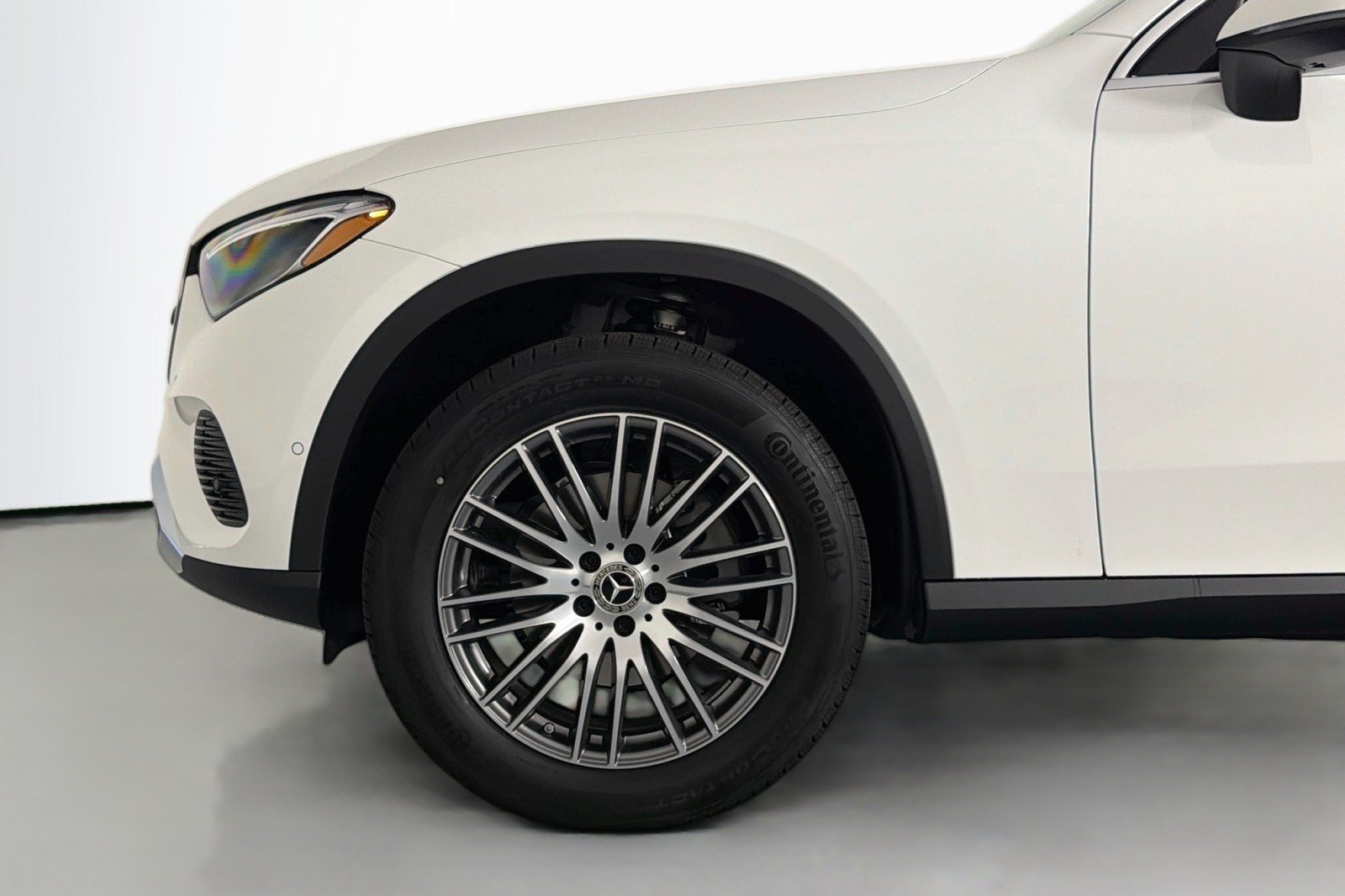 New 2026 Polar White Mercedes-Benz GLC 300 SUV image 9