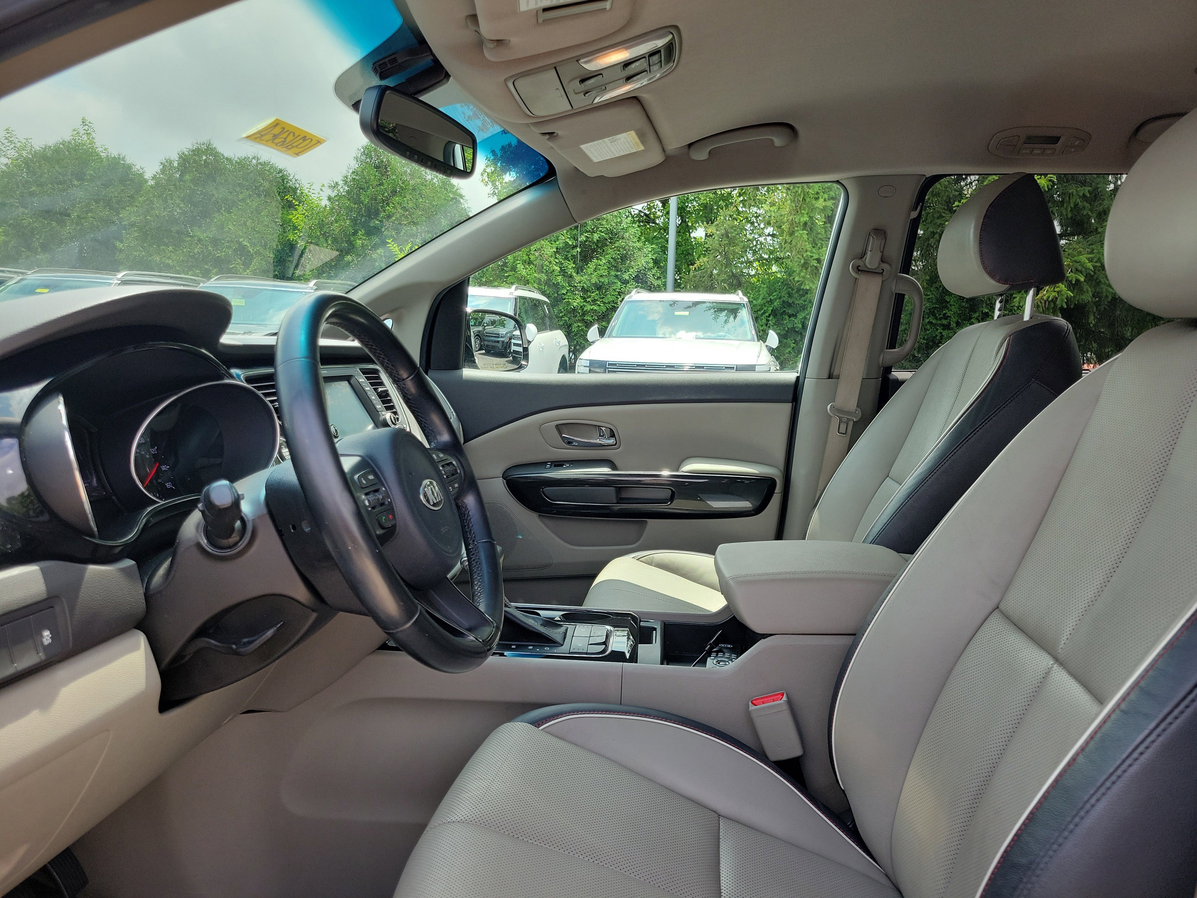 Used 2017 Bright Silver Kia EX image 15
