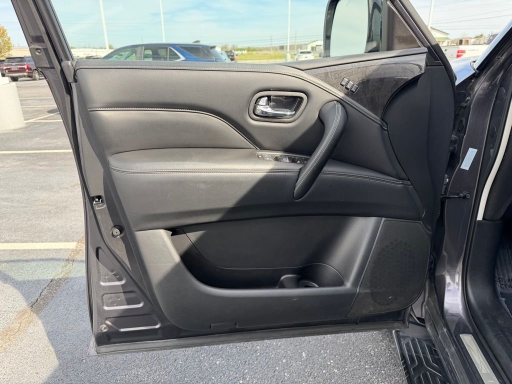 Used 2024 Gray INFINITI LUXE image 13
