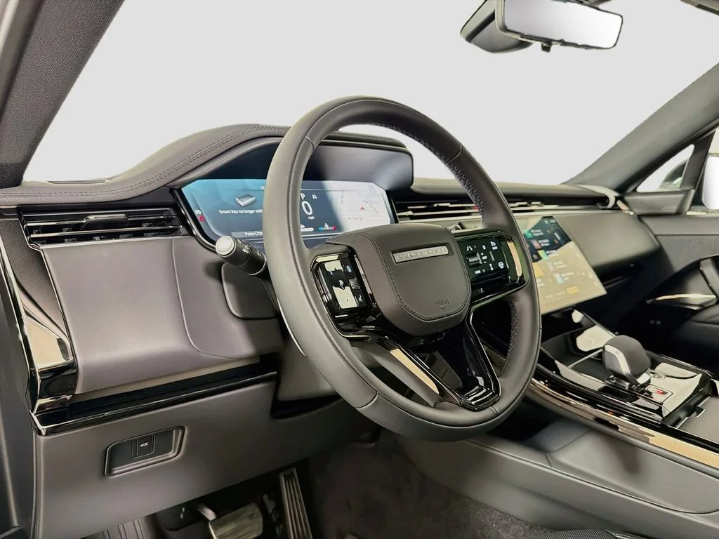 New 2026 Santorini Black Land Rover Dynamic SE image 9