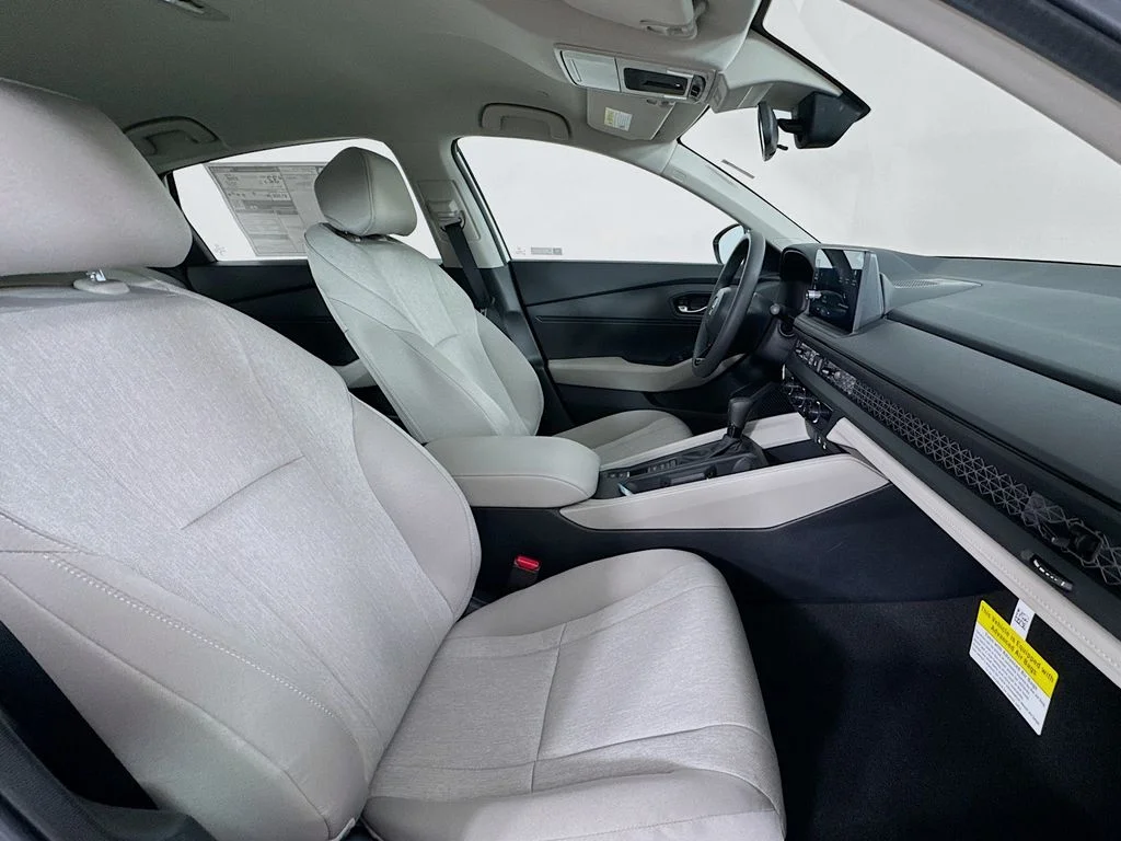 New 2026 Platinum White Pearl Honda LX image 36