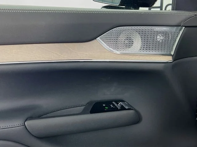 2025 Volvo EX90 Ultra - Photo 12