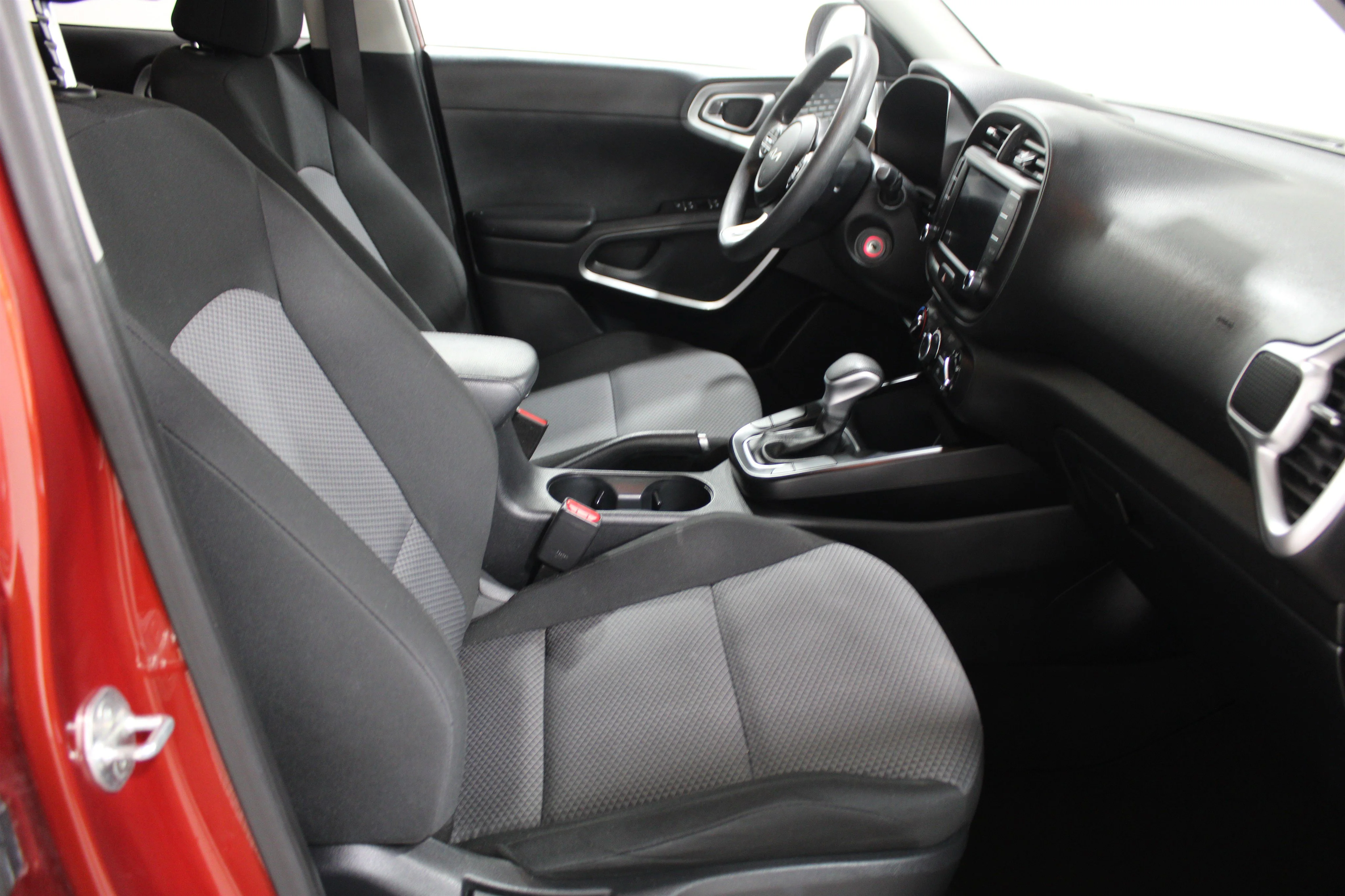2024 Kia Soul LX - Photo 23