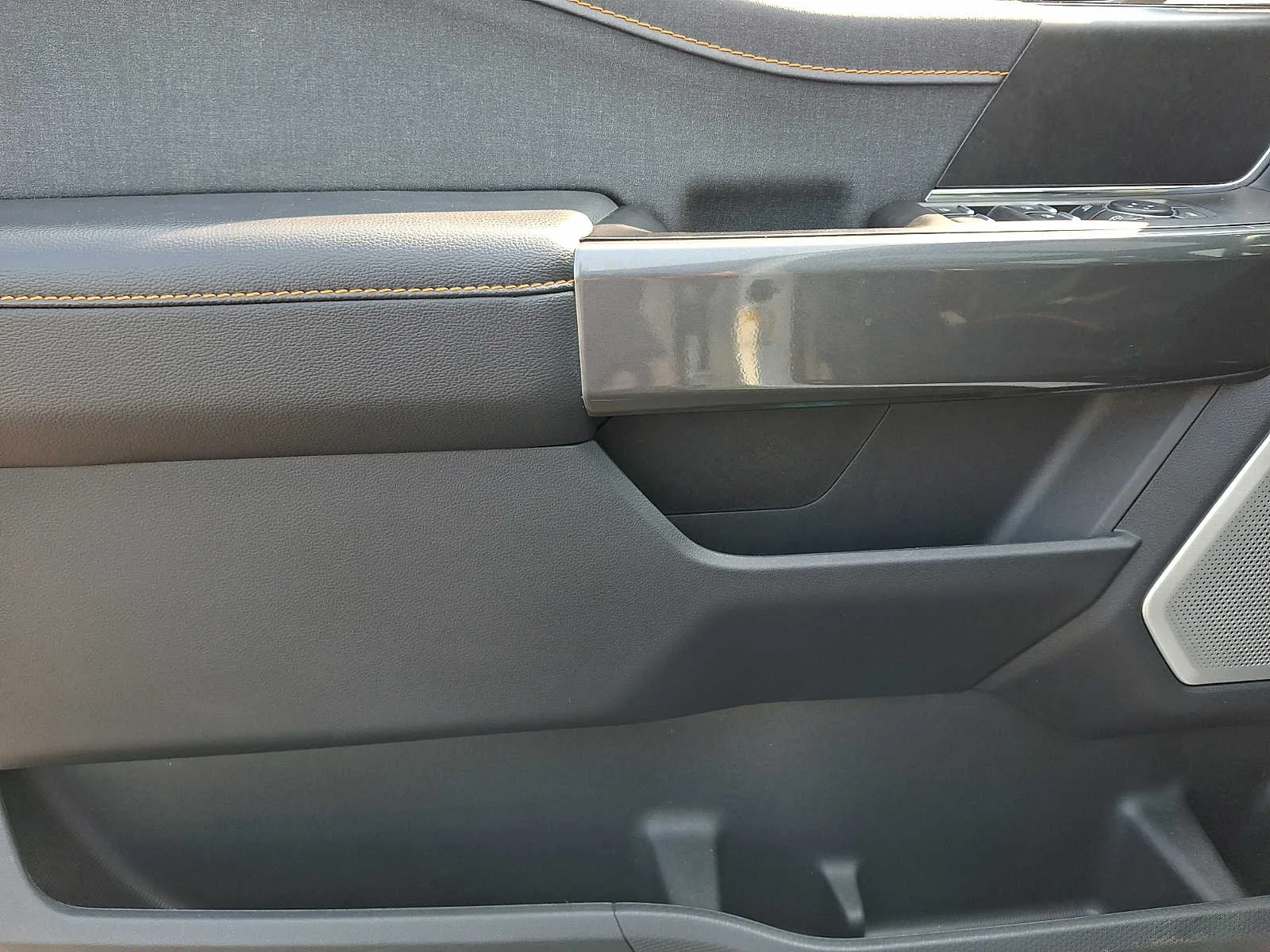 Used 2023 White Ford Tremor image 12