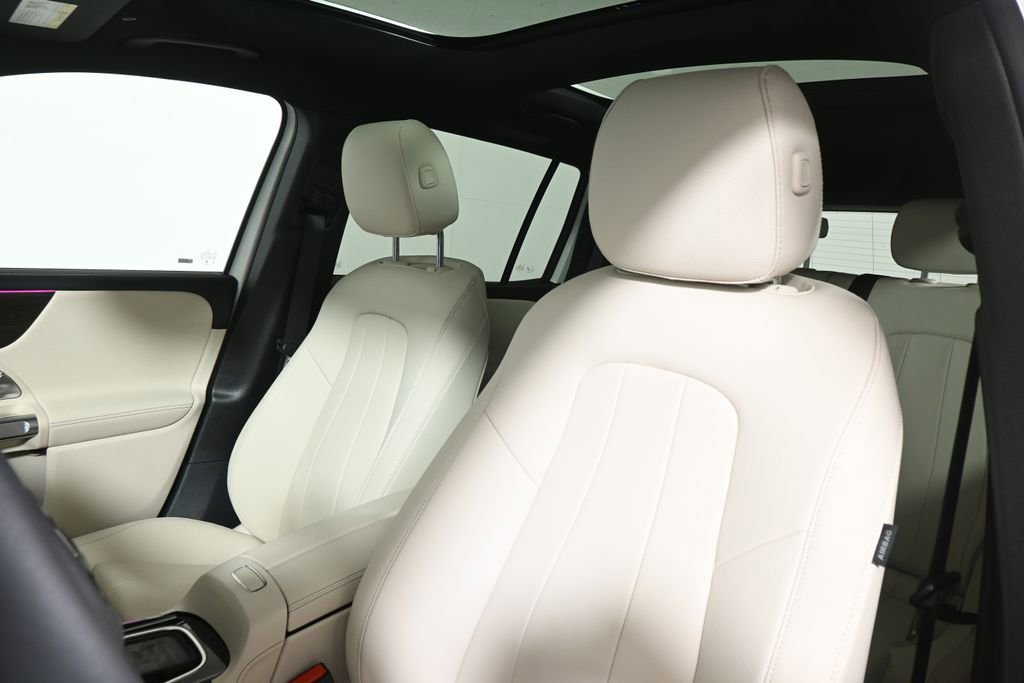 New 2026 Polar White Mercedes-Benz GLB 250 image 52