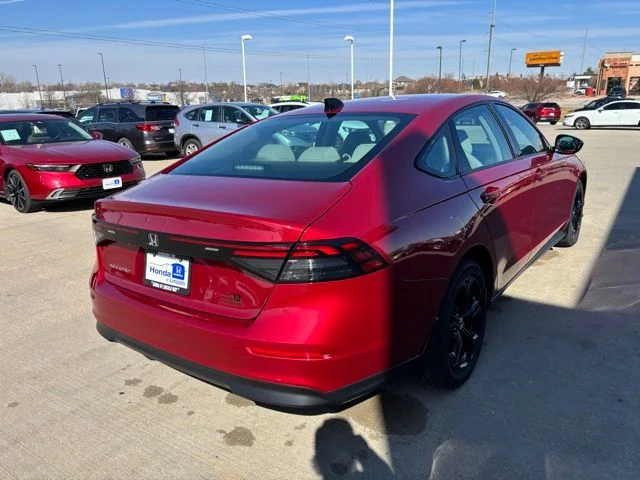 Used 2025 Red Honda SE image 5