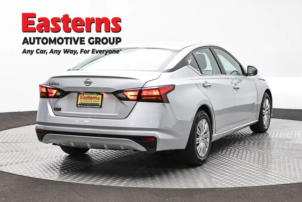 Used 2023 Silver Nissan 2.5 S image 5
