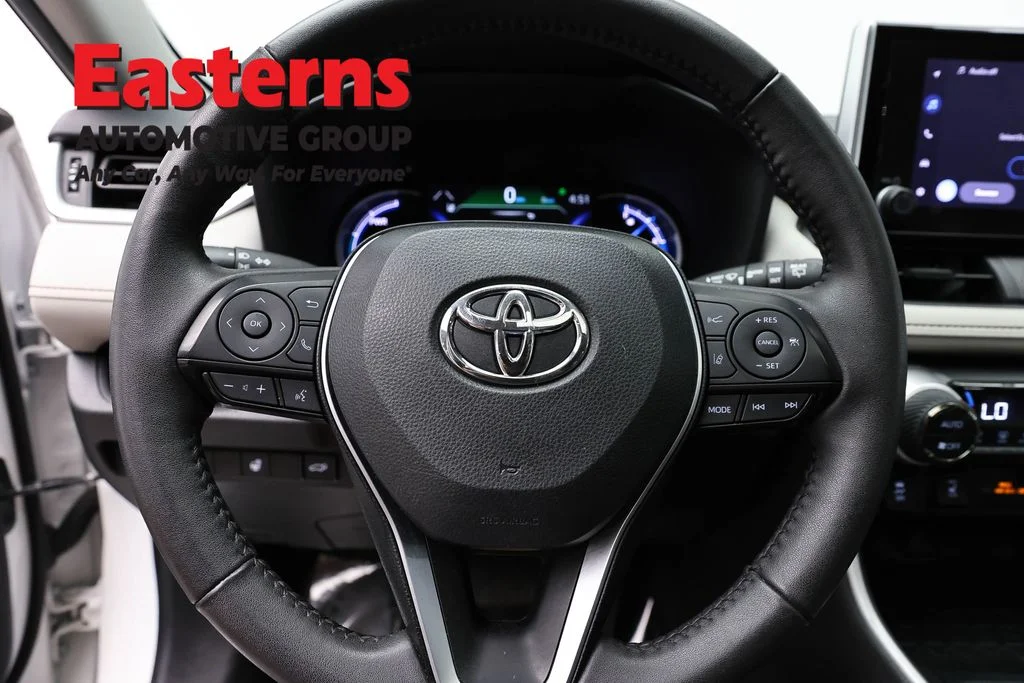 Used 2024 White Toyota XLE image 10