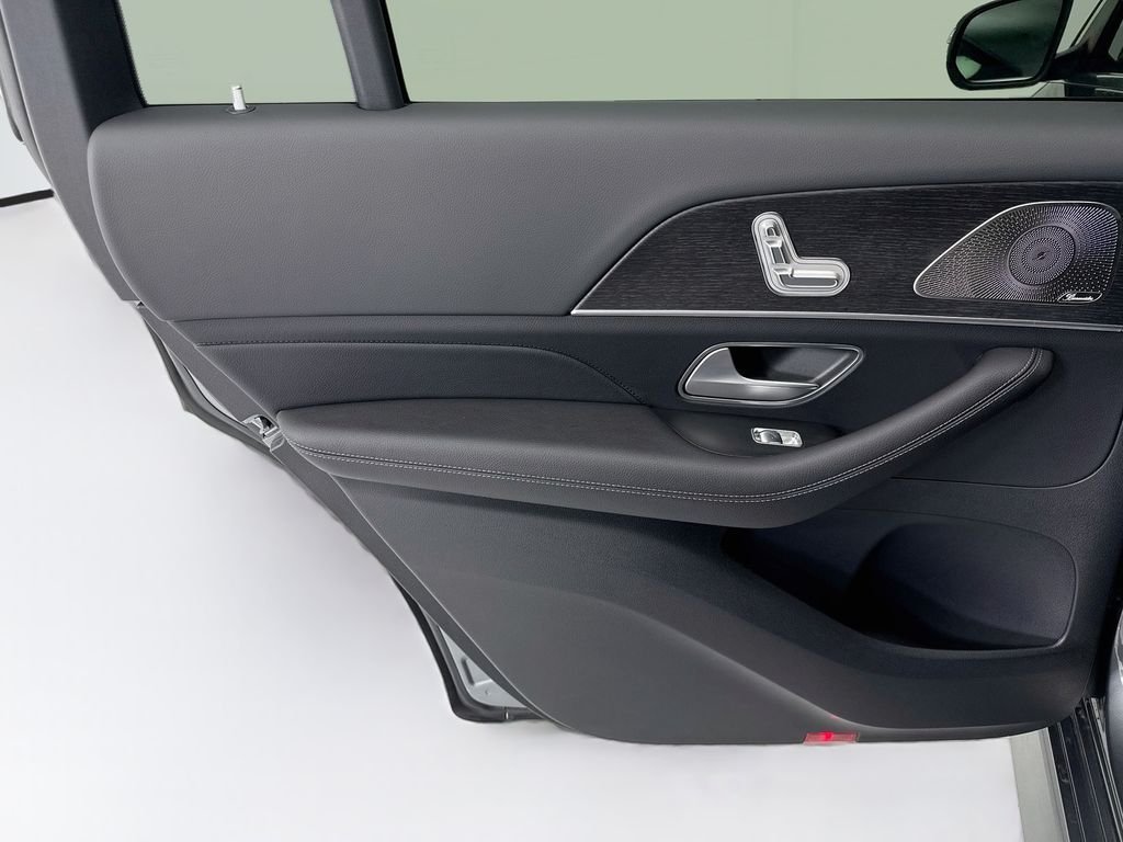 New 2026 Selenite Grey Metallic Mercedes-Benz GLS 450 image 25
