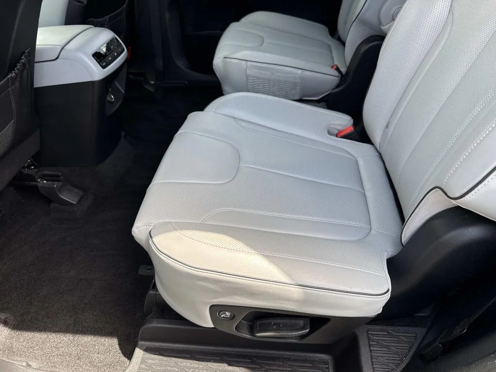 Used 2023 Black Hyundai SEL image 15