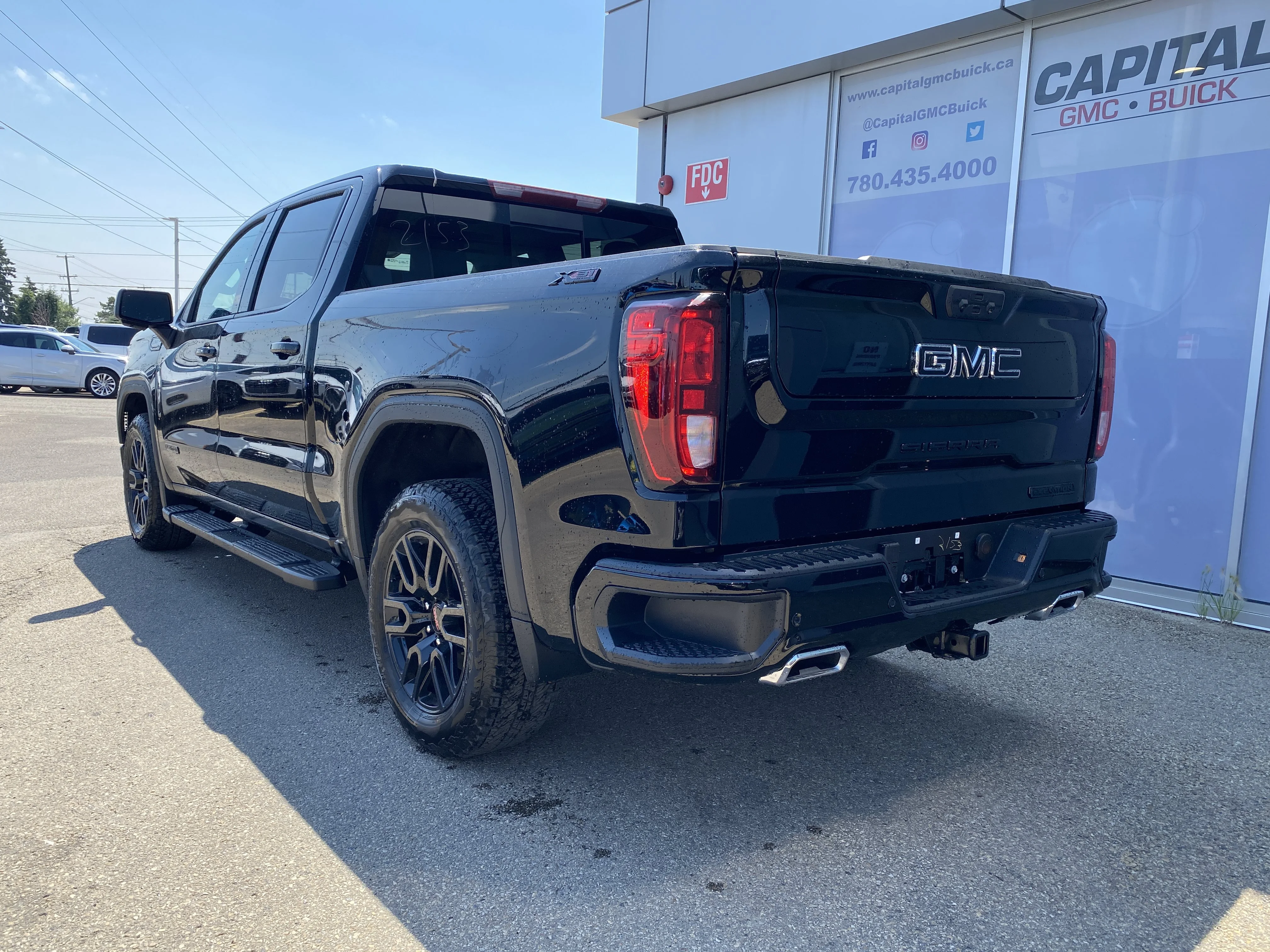 New 2026 ONYX BLACK GMC Elevation image 4