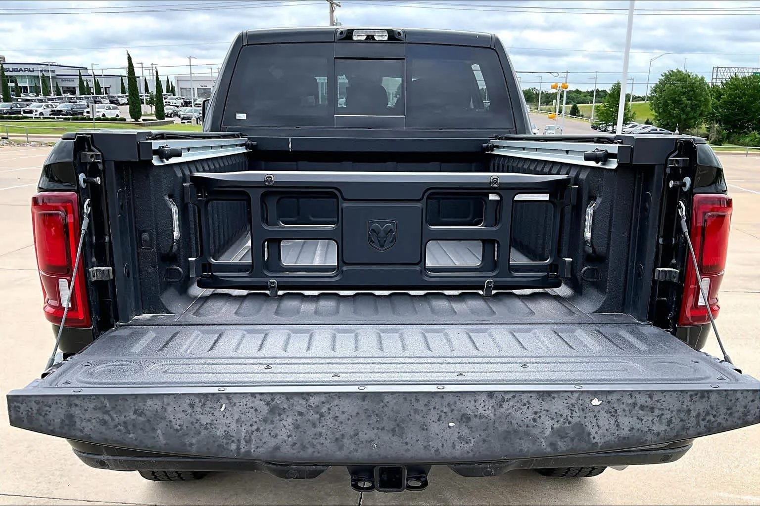 New 2026 Diamond Black Crystal Pearl-Coat Exterior Paint RAM Longhorn image 16