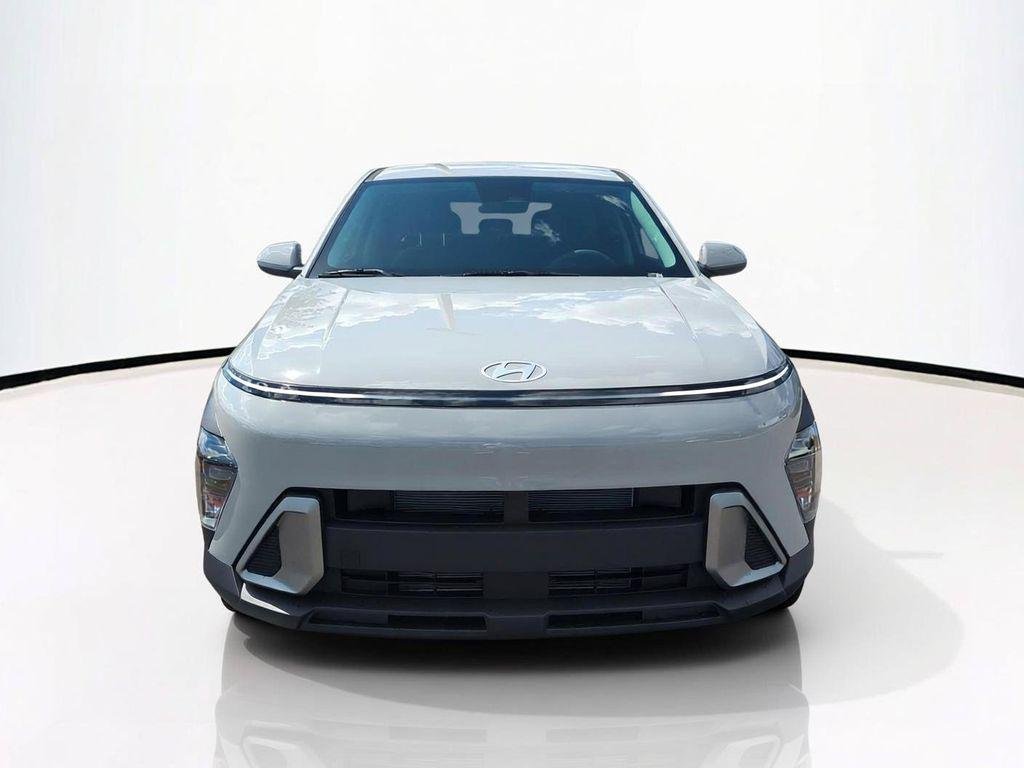 New 2027 Gray Hyundai SE FWD image 3
